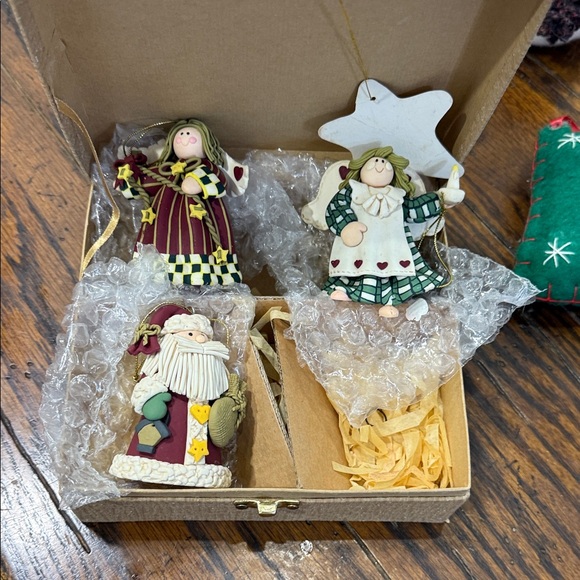 Bundle of Festive Holiday Decor - Picture 10 of 10